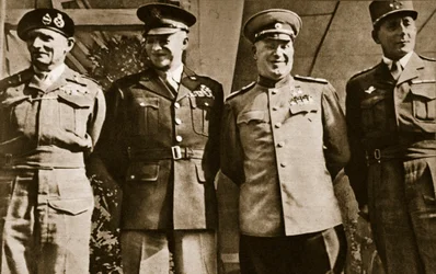 Feldmarschall Montgomery, General Eisenhower, Marschall Schukow und General de Lattre de Tassigny, Berlin, 5. Juni 1945